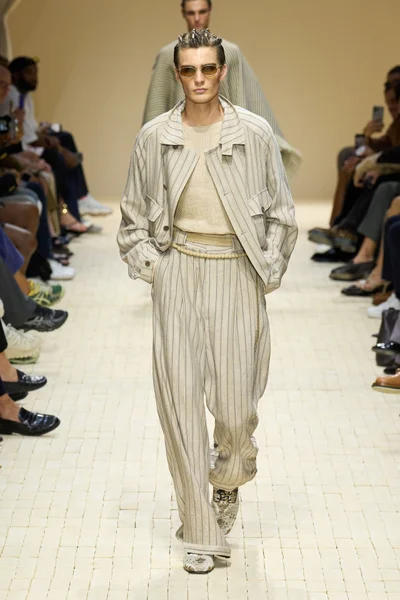 Look 38